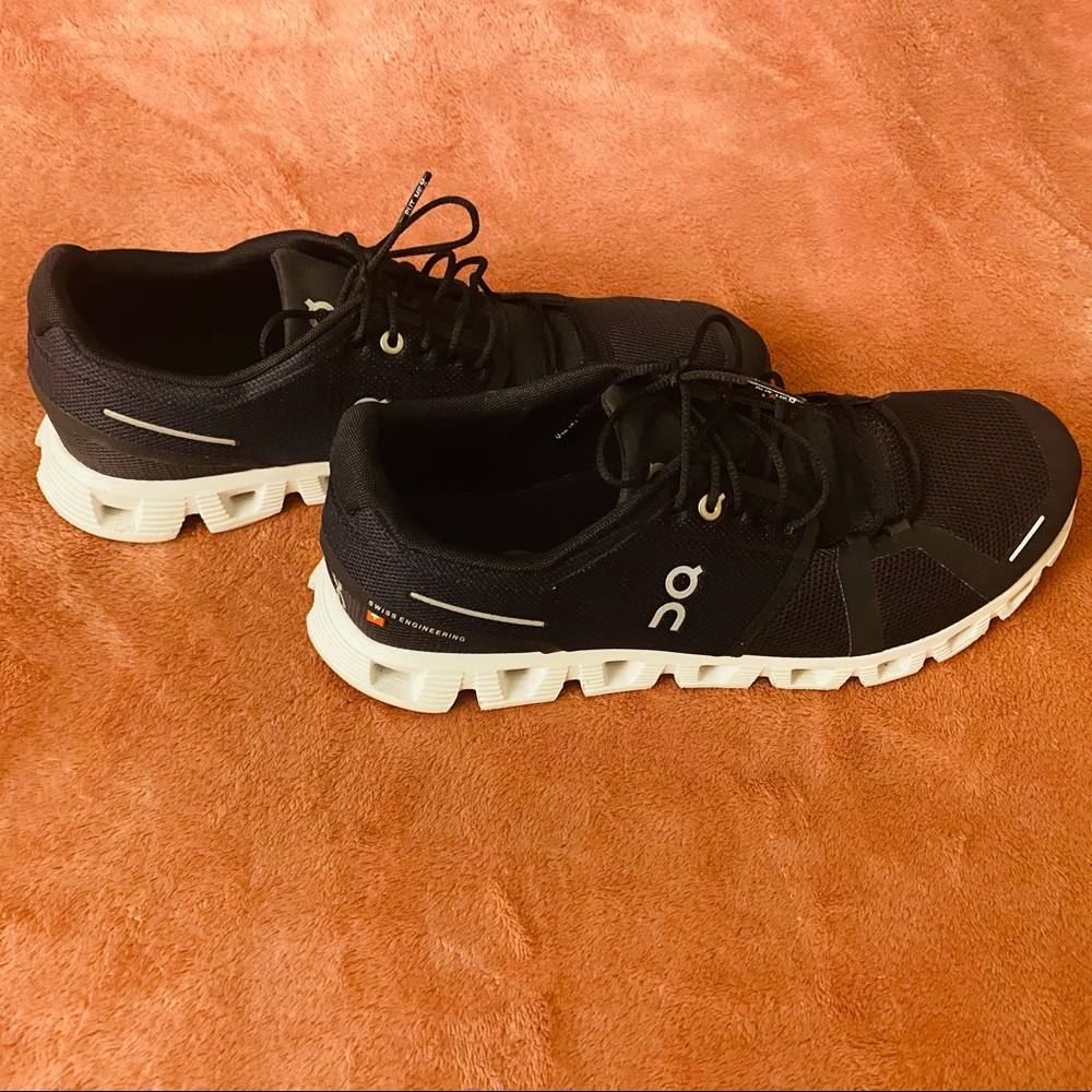 On Cloud Running Shoes size 10.5